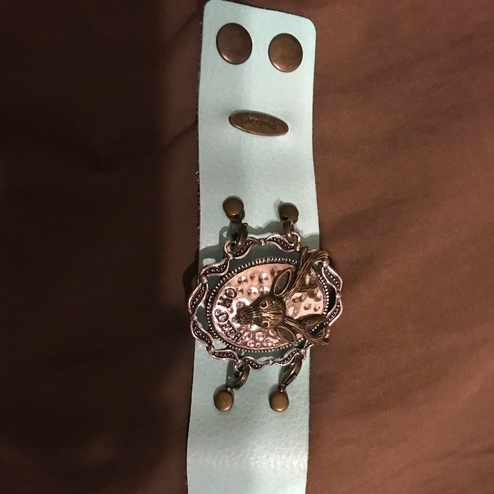 Karol Leather Cuff with 2 clasps.